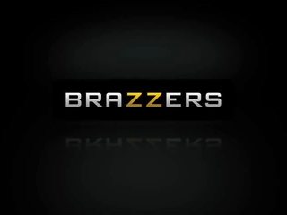 Brazzers - milfs como ele grande - superior milf fode jovem cara em o duche cena starring francesca le e keiran sotavento