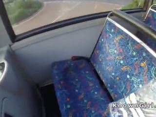 Paros britanic amator breton în public autobus