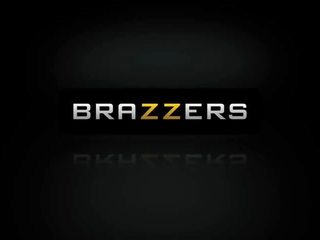 Brazzers - milfs come esso grande - superiore milf scopa giovane tipo in il doccia scena starring francesca le e keiran sottovento